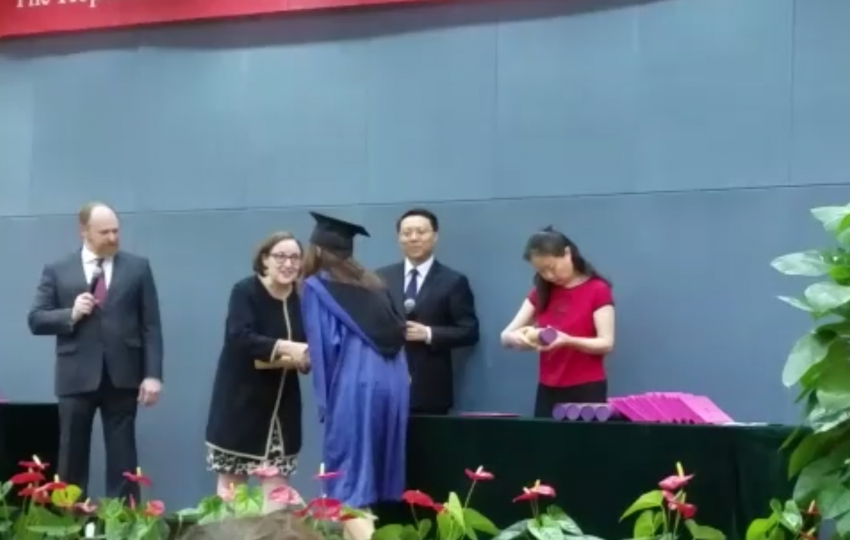Adiós China, Adiós Nanjing ( y V): graduación